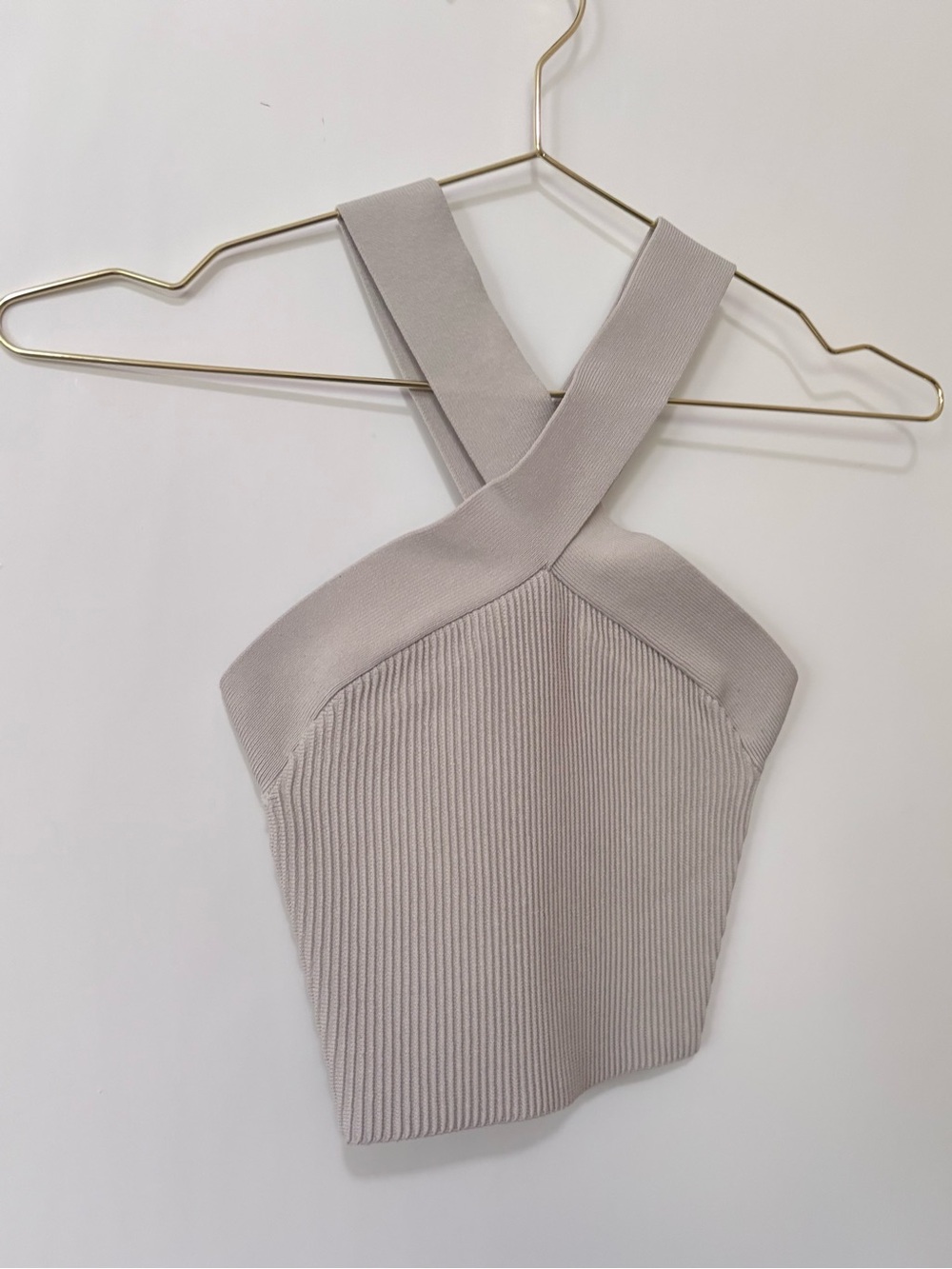 Babaton| Aritzia| Ecru Criss-Cross Sculpt Knit Halter Ribbed Crop Top Sz XXS - Picture 4 of 8